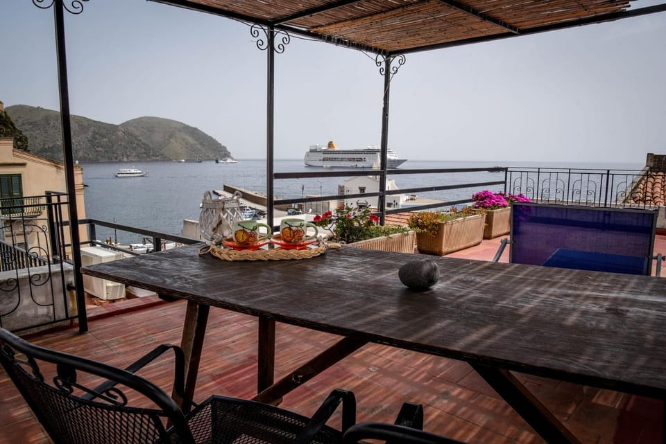 View (from property/room), Balcony/Terrace, Sea view