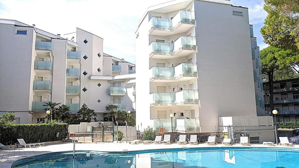 Property building, Pool view