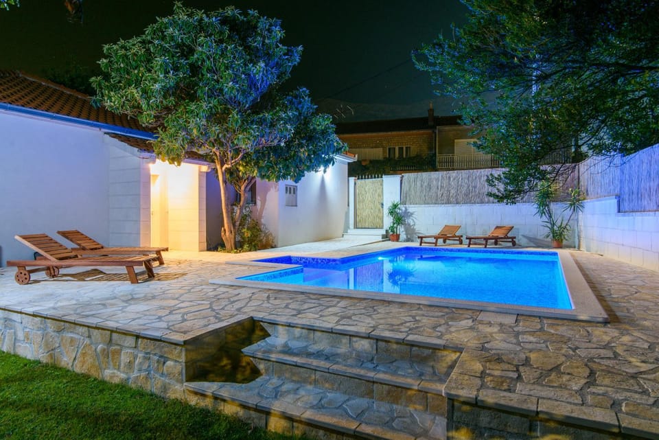 Property building, Patio, Night, Garden, Garden view, Pool view, Area and facilities, Swimming pool, sunbed