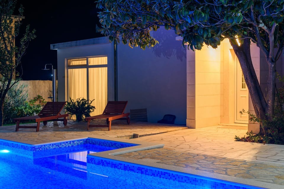 Property building, Patio, Facade/entrance, Night, Garden, Garden view, Pool view, Swimming pool, sunbed