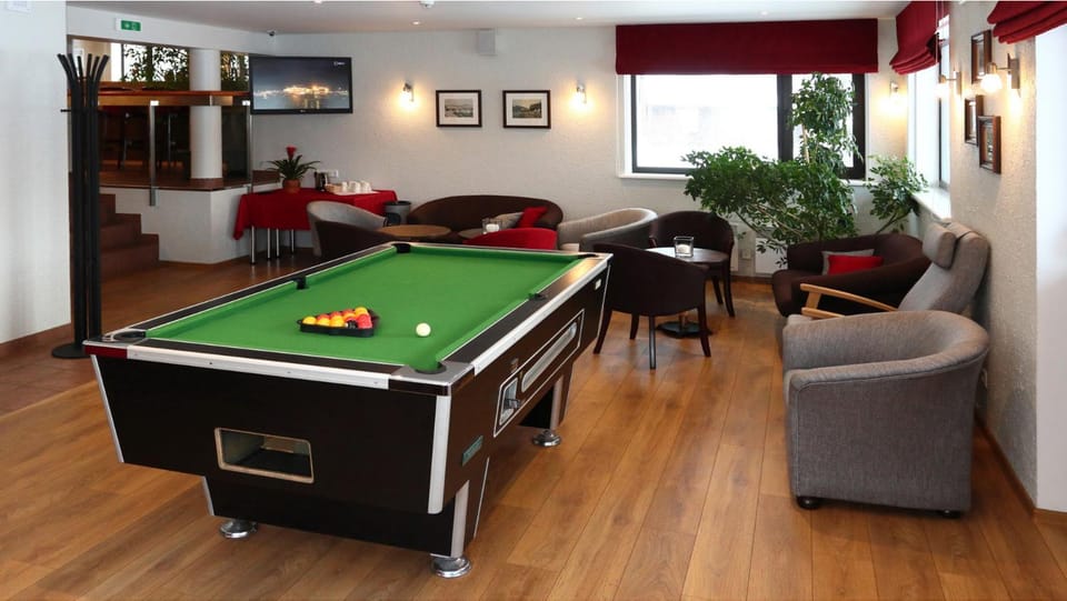 Communal lounge/ TV room, Billiard, Balcony/Terrace, Lounge or bar