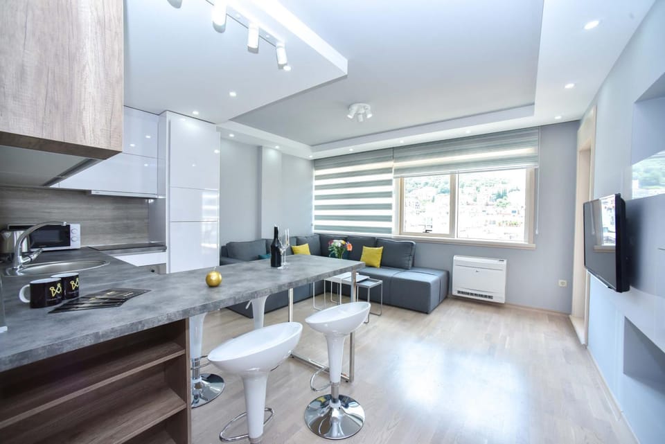 TV and multimedia, Kitchen or kitchenette, Living room, Seating area, Dining area, oven