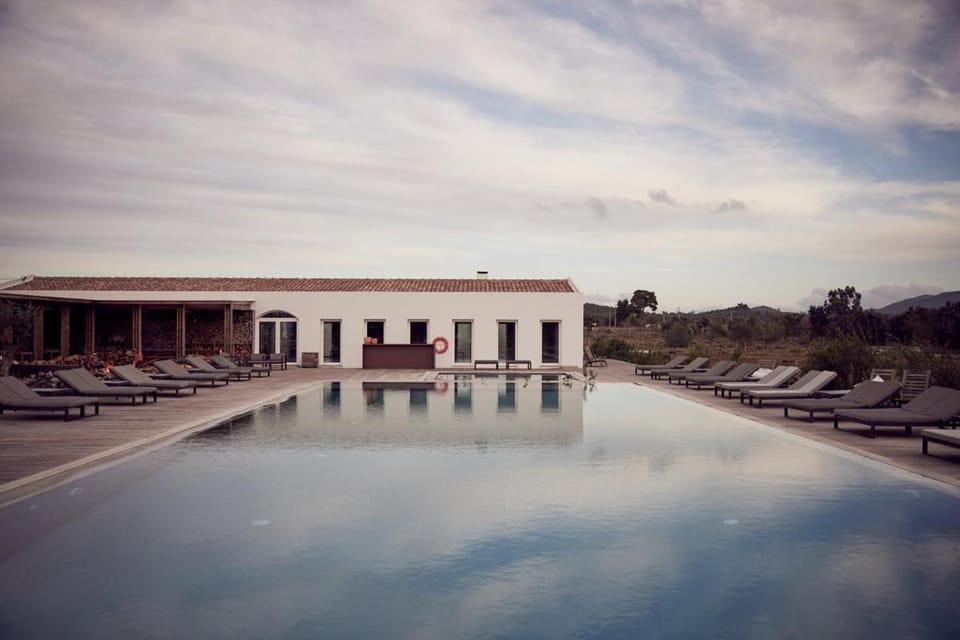 Craveiral Farmhouse by Belong Staying & Feeling Country House in Faro District