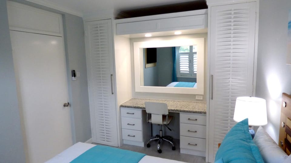 Seating area, Bedroom