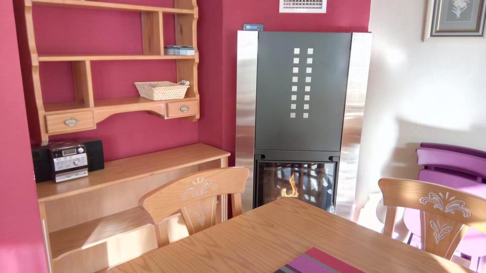 Communal lounge/ TV room, Dining area
