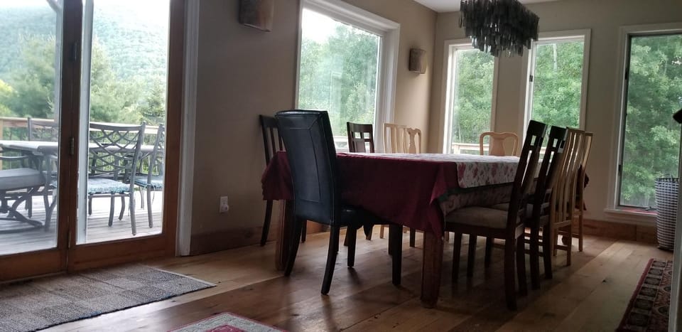 Amazing Views! Hunter Mt 5 Bedroom Home! Best location surrounded by beautiful Mt views! Enjoy Lakes, Ski Slopes & Firepit under Stars! House in Capital District, NY, USA