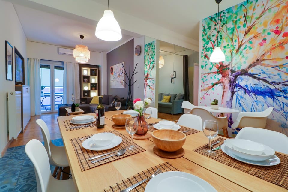 Bed, TV and multimedia, Coffee/tea facilities, Balcony/Terrace, Kitchen or kitchenette, Living room, Seating area, Dining area, group of guests