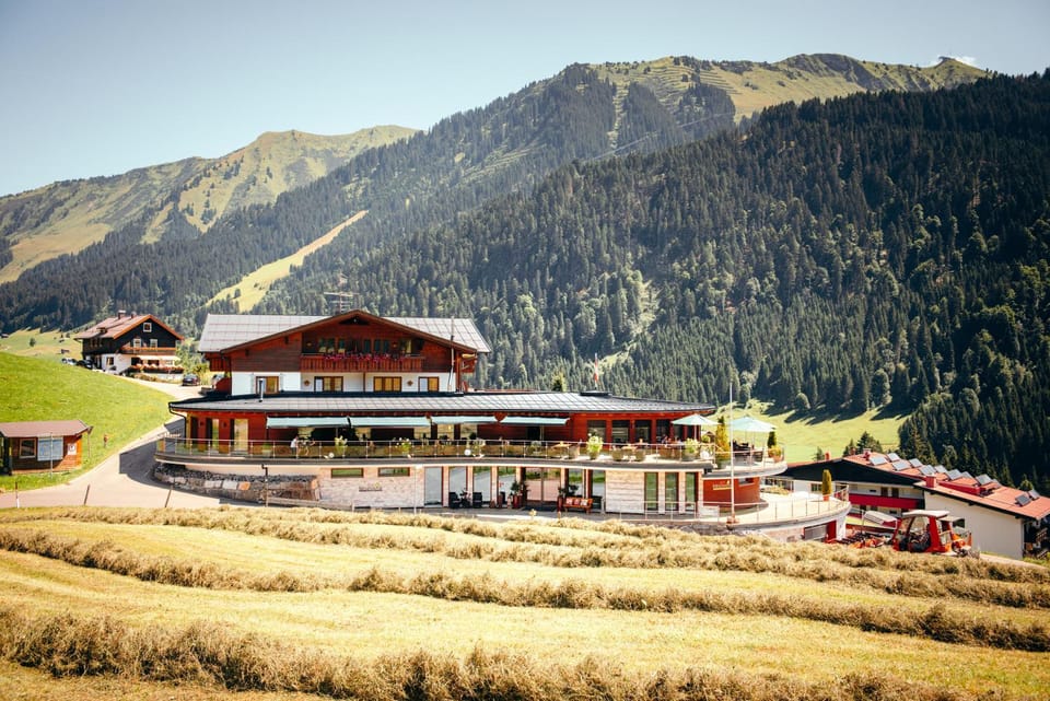 Property building, Nearby landmark, Natural landscape, Summer, Mountain view