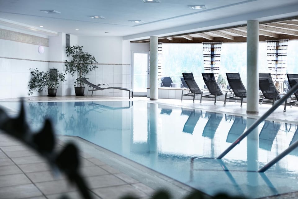 Pool view, Swimming pool, sunbed