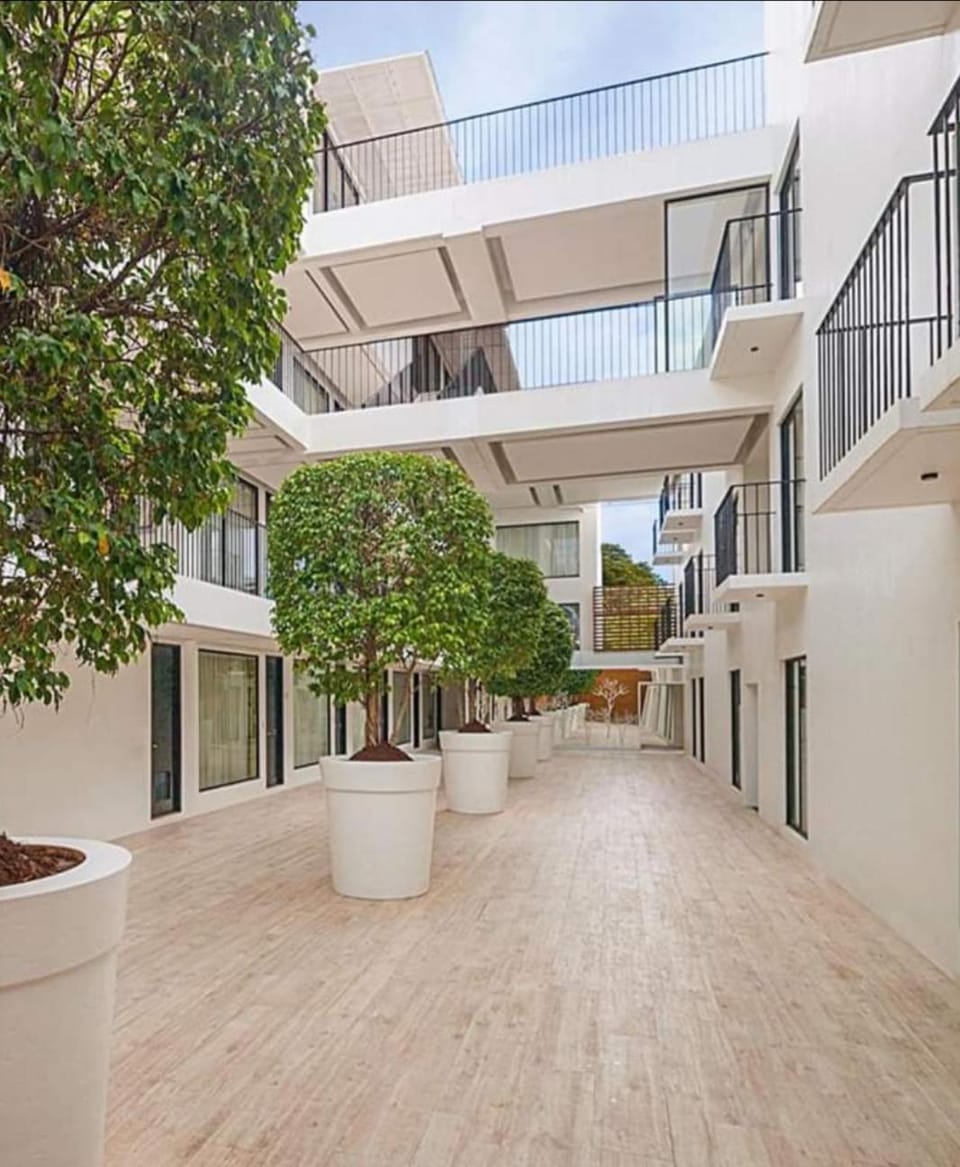 Property building, View (from property/room), Balcony/Terrace