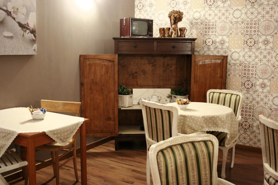 Coffee/tea facilities, Seating area