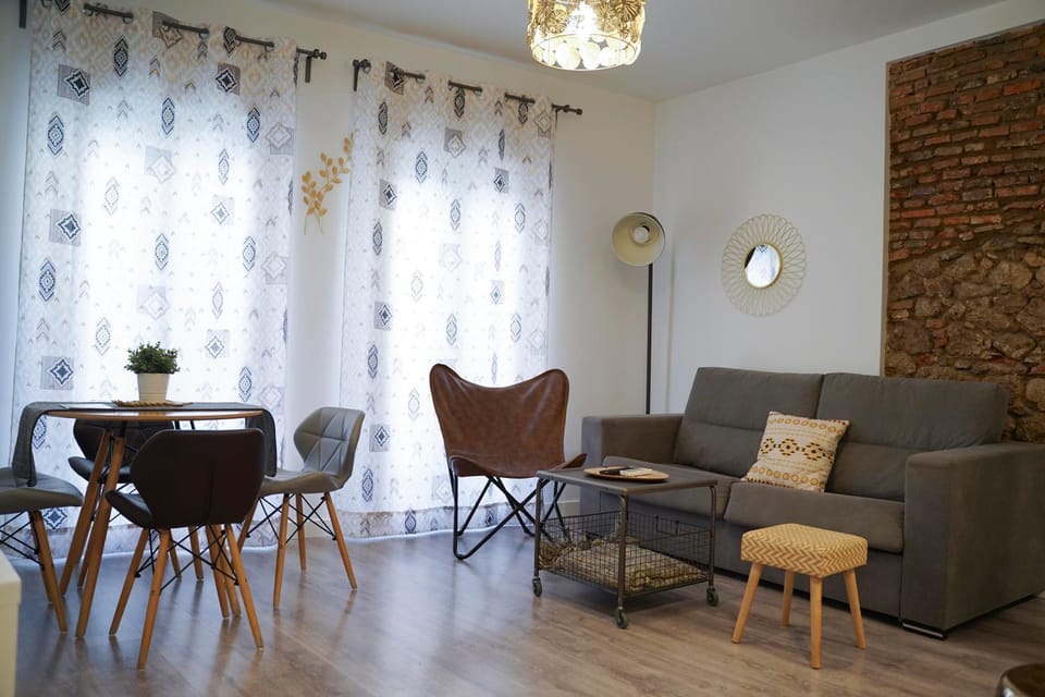 Photo of the whole room, Dining area