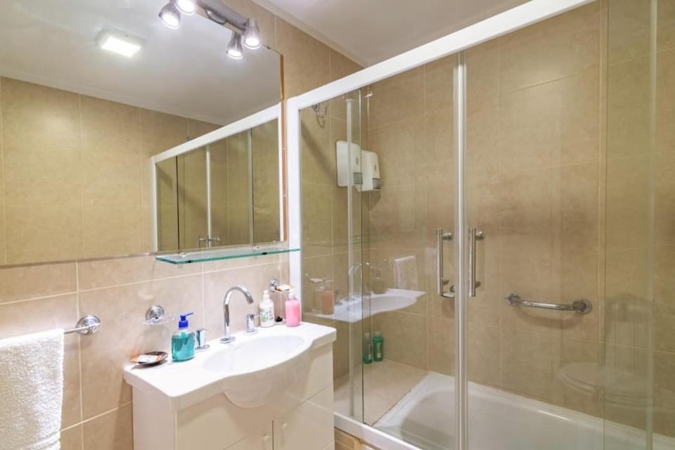 Shower, Bathroom, Bath, towels