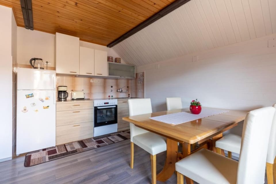 Kitchen or kitchenette, Seating area, Dining area, kitchen