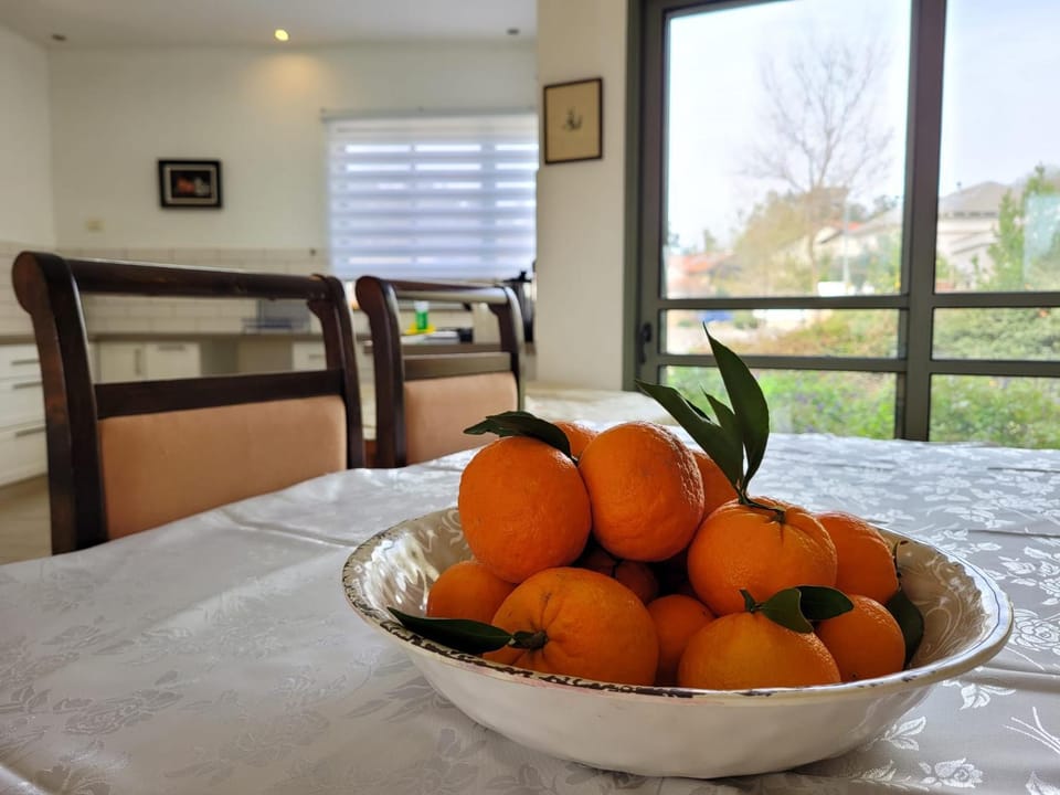 Dining area, kitchen