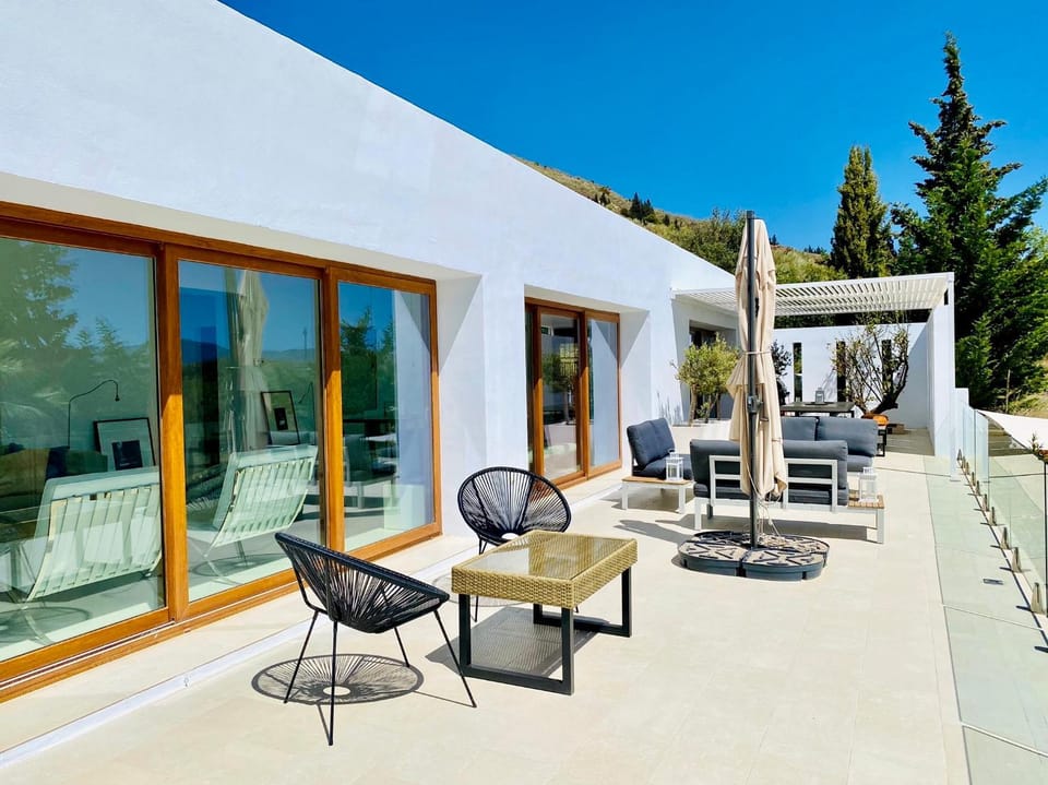 View (from property/room), Balcony/Terrace, Seating area, Pool view, sunbed