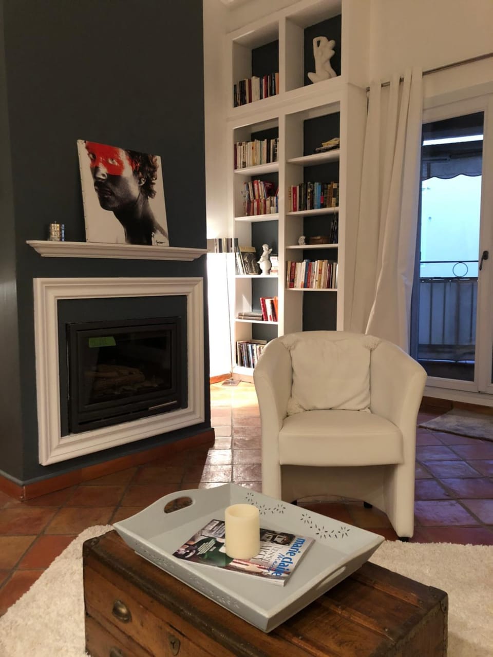 Communal lounge/ TV room, Library