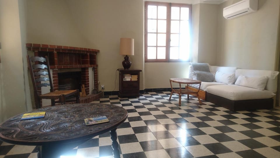 Living room, Seating area, air conditioner