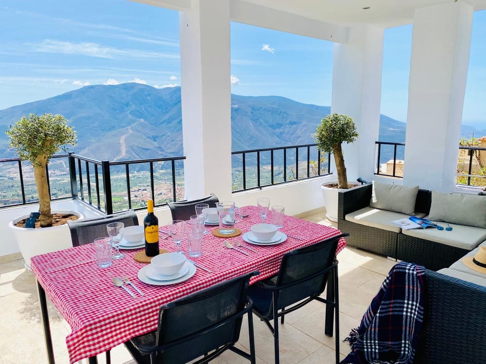 Natural landscape, Balcony/Terrace, Dining area, Mountain view