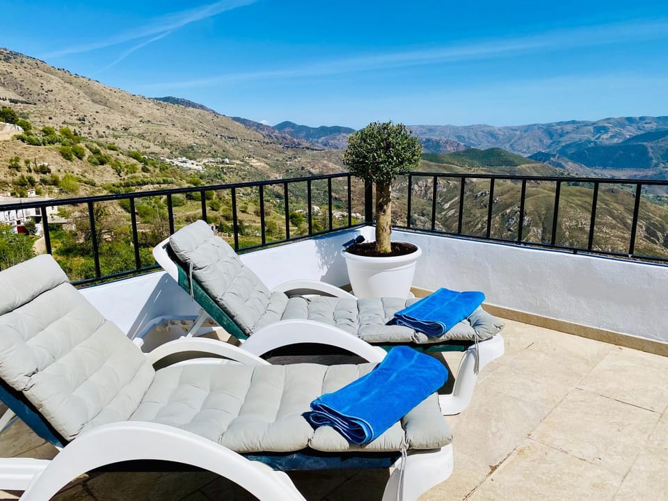 Balcony/Terrace, Mountain view