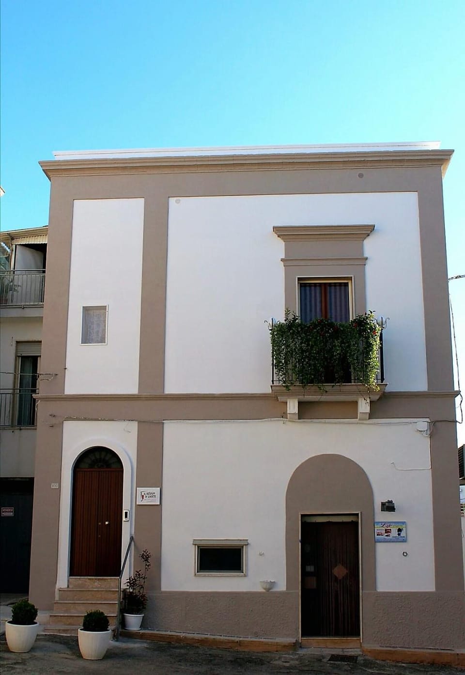 Facade/entrance