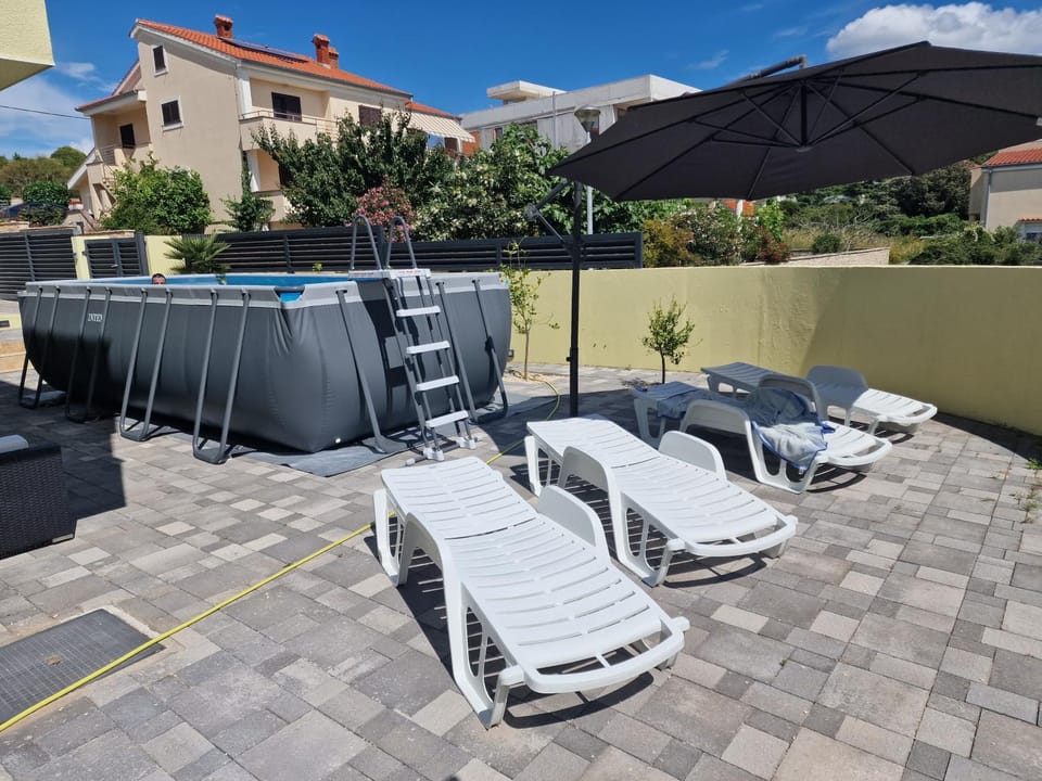 Garden, Balcony/Terrace, Swimming pool, sunbed