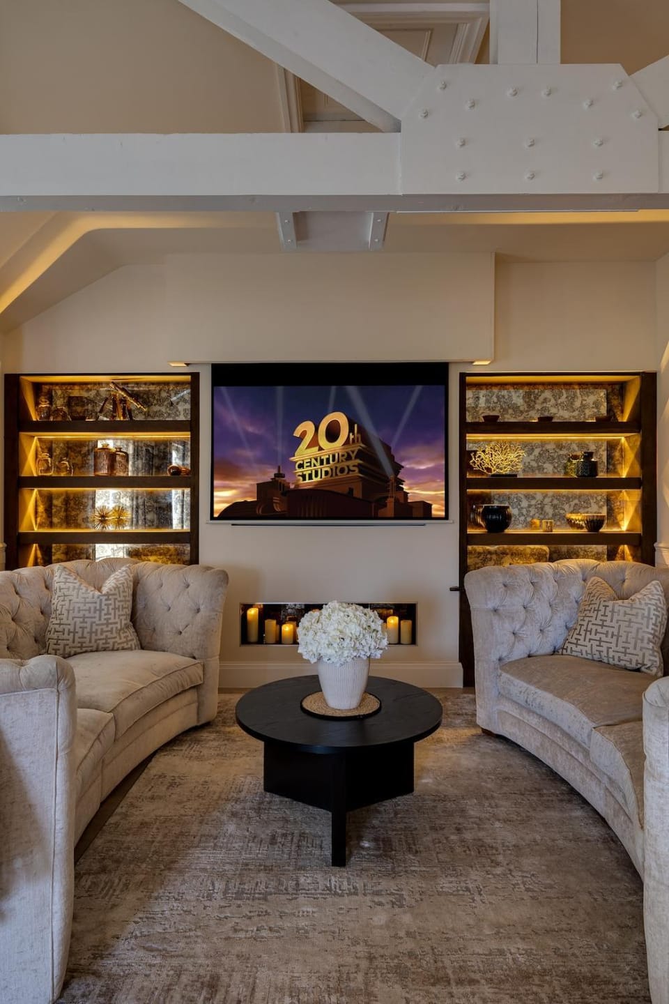 Communal lounge/ TV room, TV and multimedia, Living room, Seating area, Evening entertainment