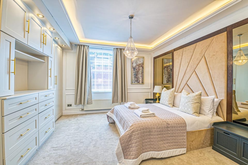 Bed, Bedroom, towels, wardrobe