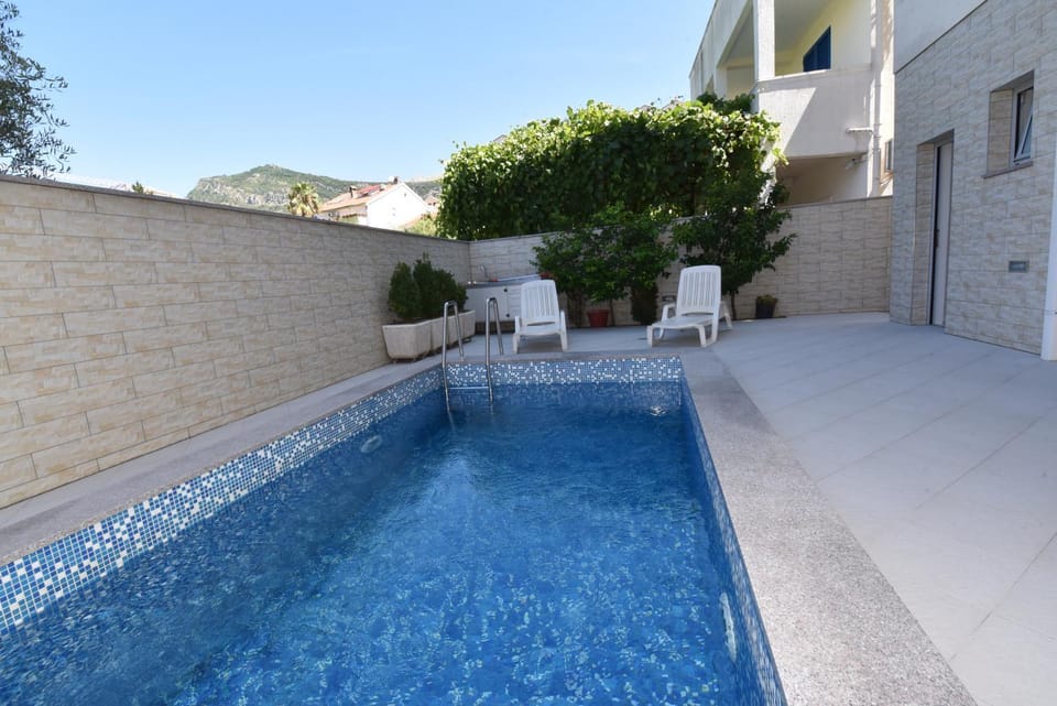 Swimming pool, Swimming pool
