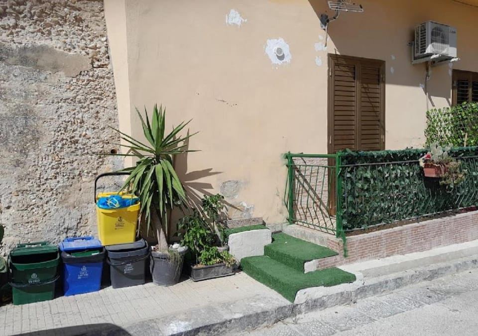 Property building, Coffee/tea facilities, Balcony/Terrace, Quiet street view