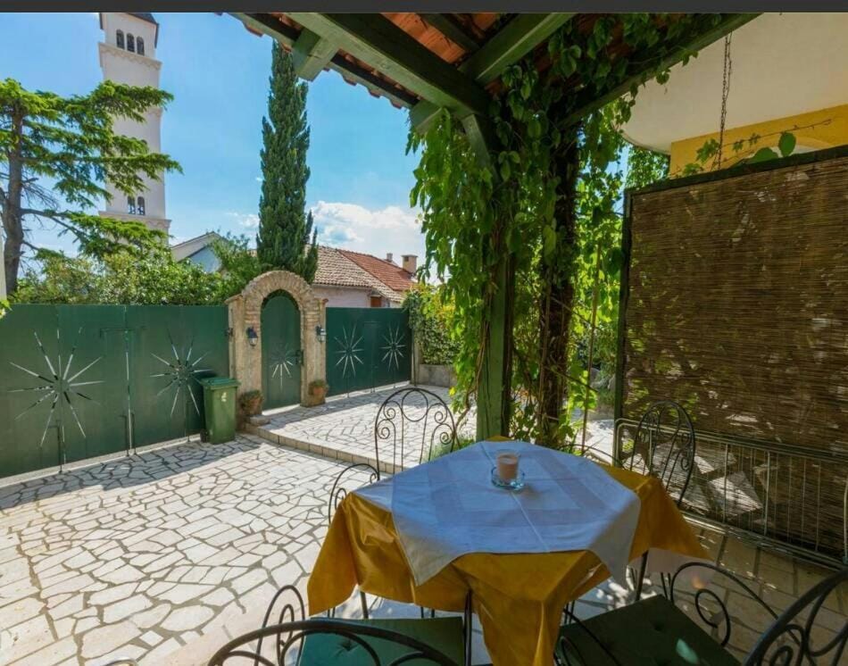 View (from property/room), Balcony/Terrace
