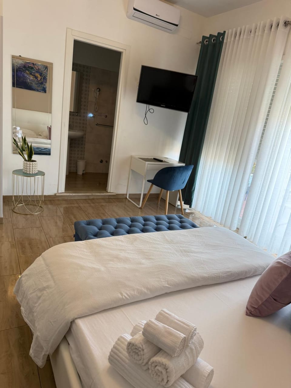 Juna's guest house Bed and Breakfast in Rome