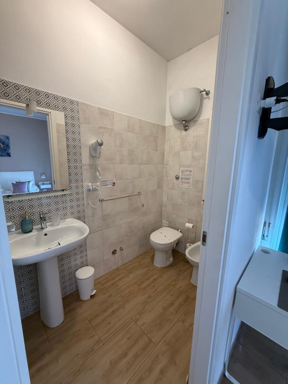 Juna's guest house Bed and Breakfast in Rome