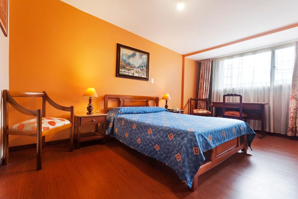 Bed, Day, Photo of the whole room, On site, Street view