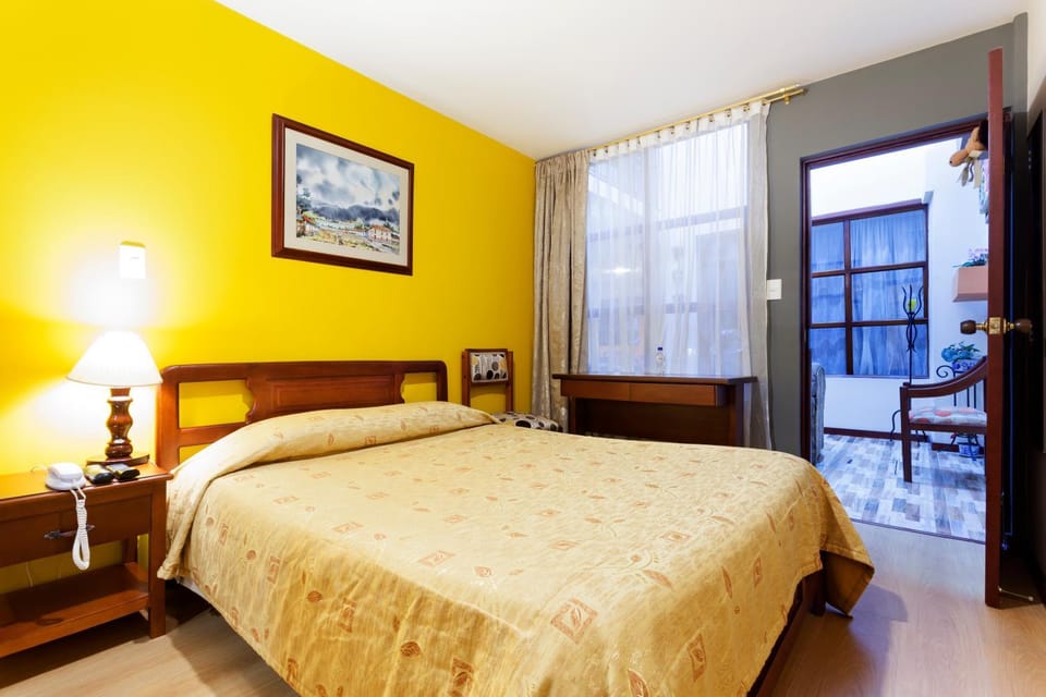 Bed, Day, Bedroom, On site, Seasons, Inner courtyard view