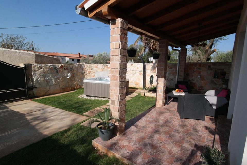 Patio, Garden, Hot Tub, Balcony/Terrace, Seating area