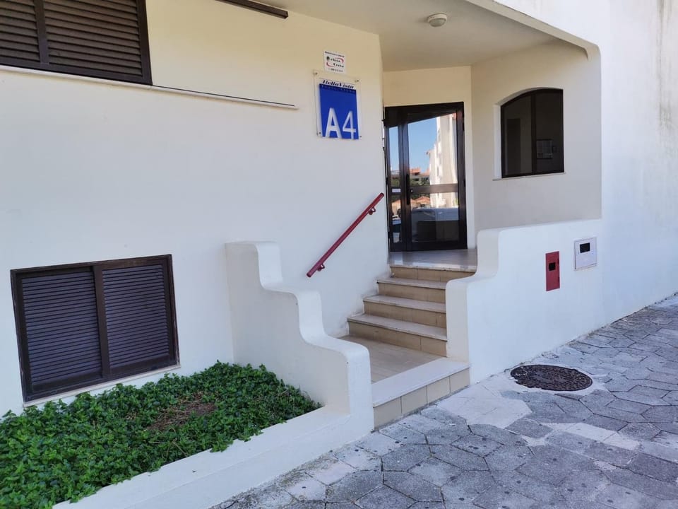 Facade/entrance, acessibility