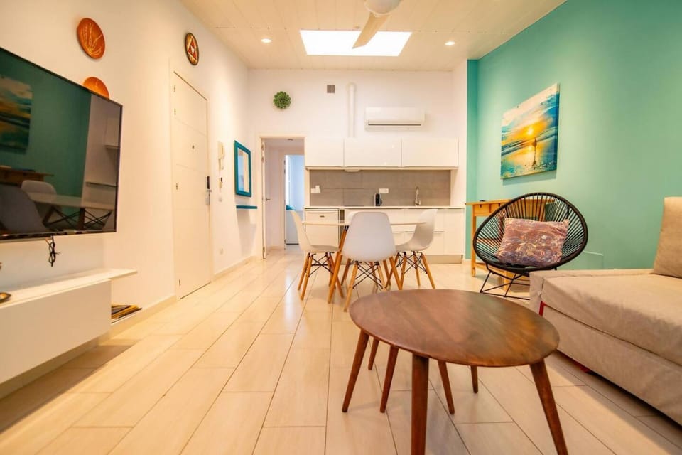 Costa Lairaga Suite. Beachfront! Air conditioned Apartment in Las Palmas de Gran Canaria