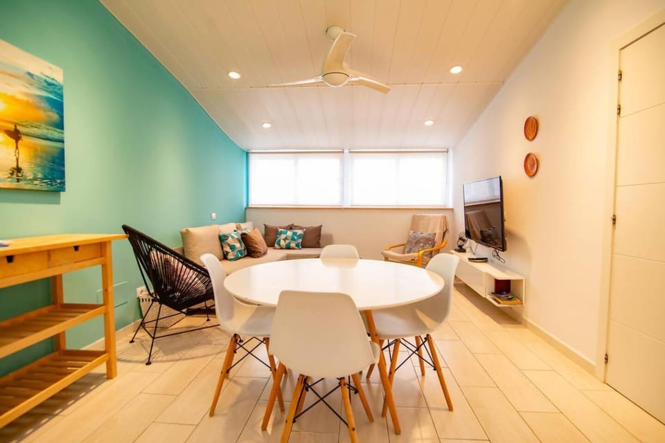 Costa Lairaga Suite. Beachfront! Air conditioned Apartment in Las Palmas de Gran Canaria