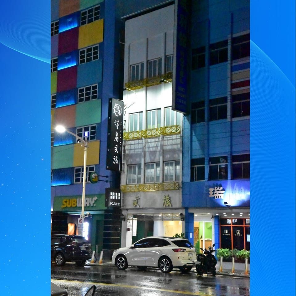 Property building, Location