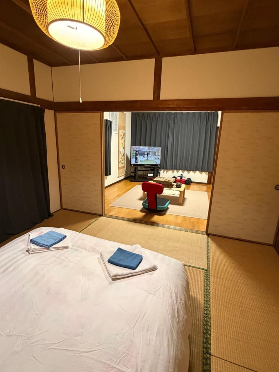 Photo of the whole room, Bedroom