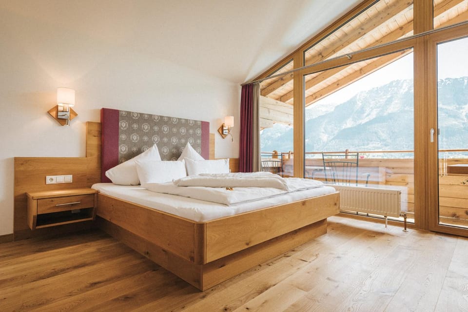 Bed, Photo of the whole room, Bedroom, Mountain view