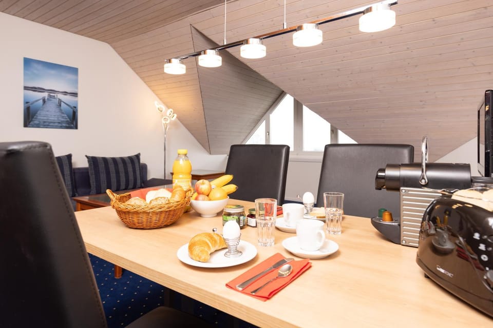 Living room, Food, Breakfast