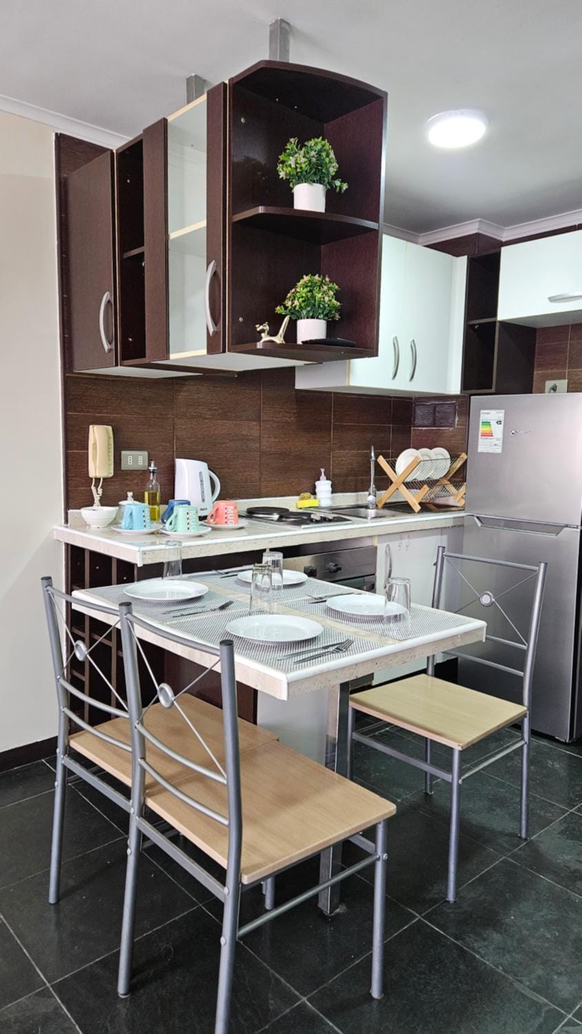 Kitchen or kitchenette, Dining area, stove