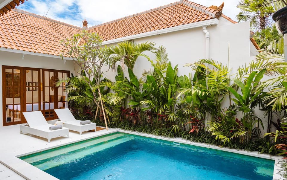 Property building, Garden, Swimming pool, sunbed