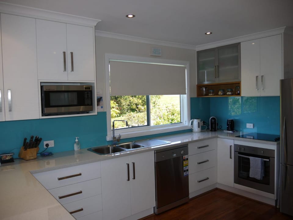 Prime Location - Totally Refurbished Apartment in Bridport