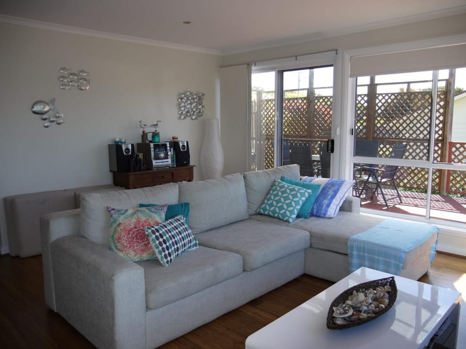 Prime Location - Totally Refurbished Apartment in Bridport