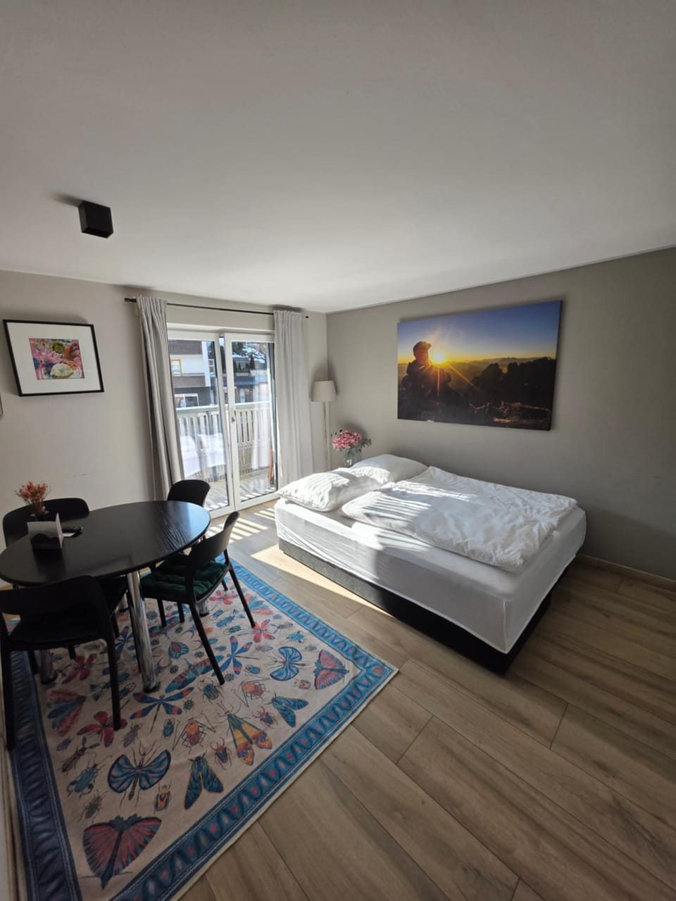 Bed, Living room, Photo of the whole room