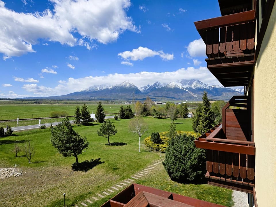 View (from property/room), Balcony/Terrace, Mountain view