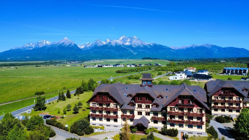 Property building, Nearby landmark, Bird's eye view, Mountain view